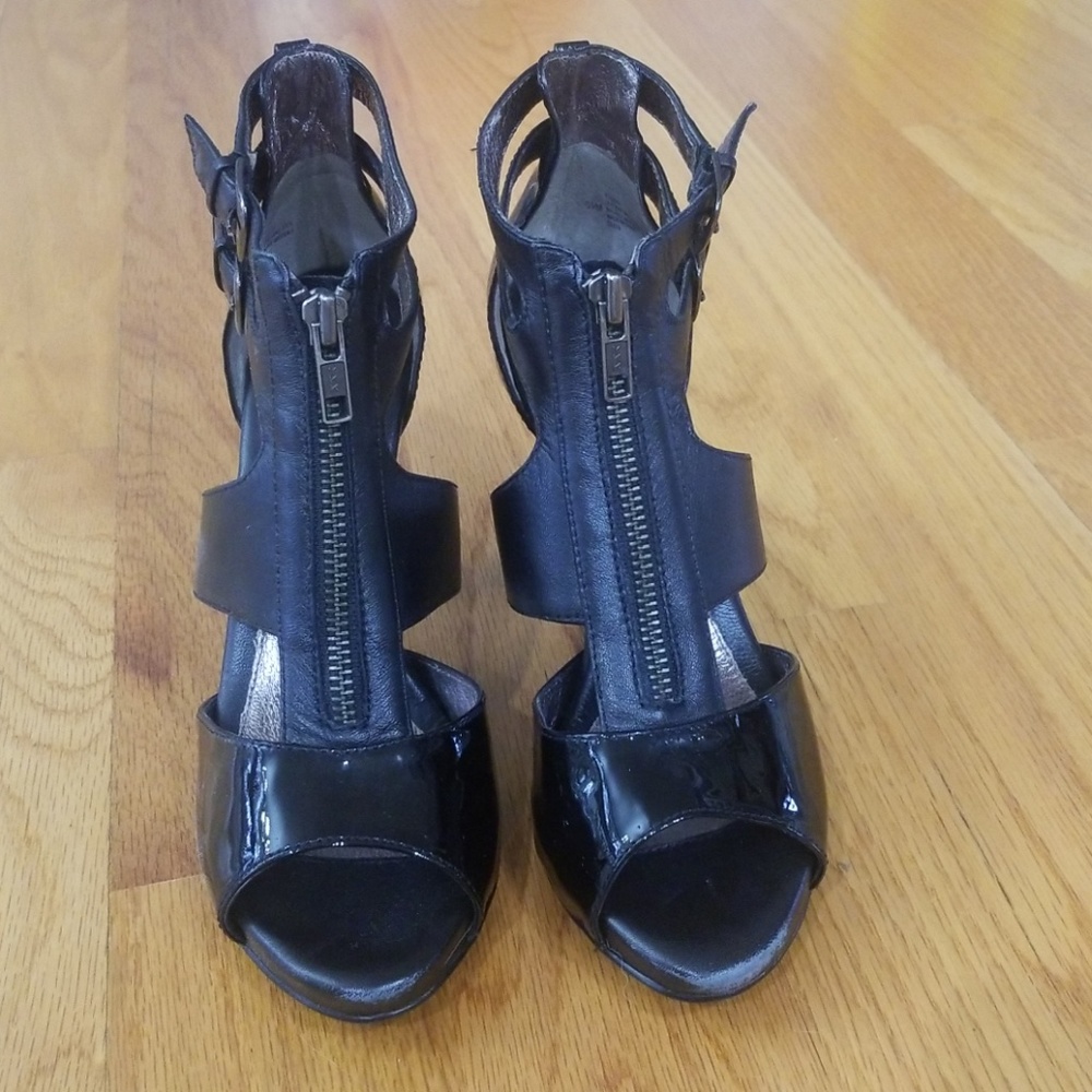 Sofft Black Leather Open Toe Front Zipper Heels